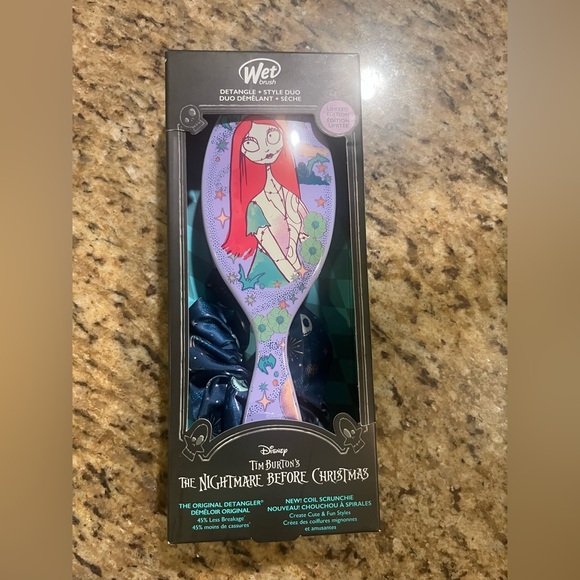 Wet Brush Accessories - Wet Brush Nightmare Before Christmas Sally Detangling Hair Brush